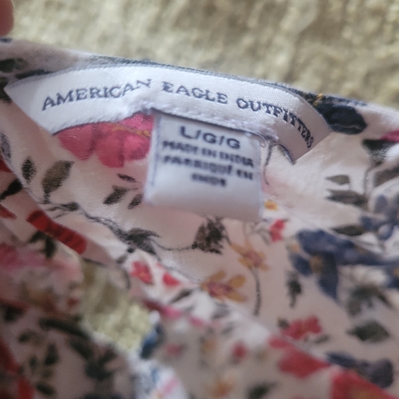 American eagle blue & red floral print Bell Sleeve short romper L - Picture 7 of 7